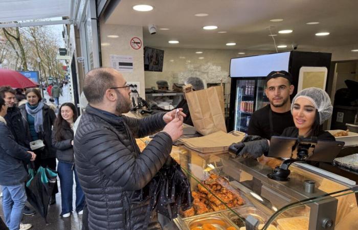 Master Poulet, il campione della rosticceria da asporto, spiega le sue ali vicino a Parigi