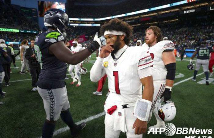 Il quarterback coreano Kyrer Murray degli Arizona Cardinals nella National Football League (NFL) fallisce..