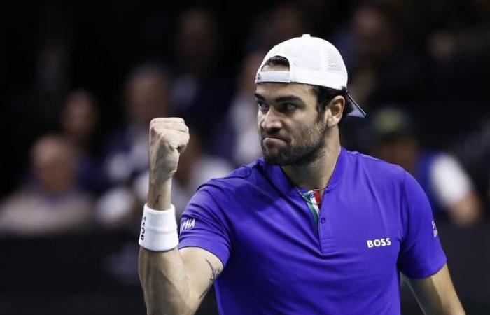 Matteo Berrettini domina il Botic Van de Zandschulp, l’Italia conduce 1-0 nella finale di Coppa Davis