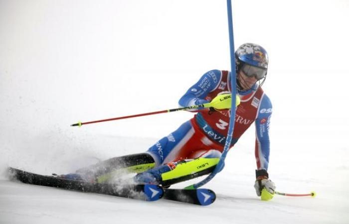 Clément Noël schiaccia il primo round dello slalom di Gurgl