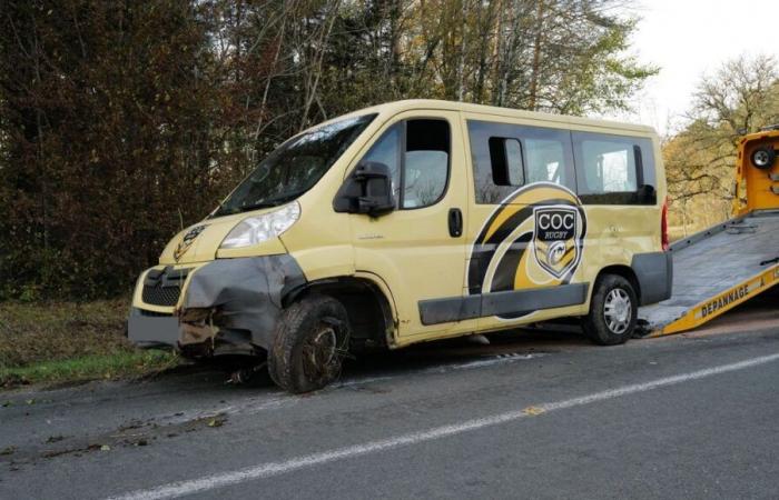 Dordogna: finisce nel fosso il pulmino di una squadra di rugby della Charente