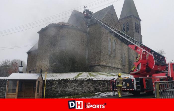 Incendio alla chiesa Witry: parte dell’edificio completamente danneggiata (foto)