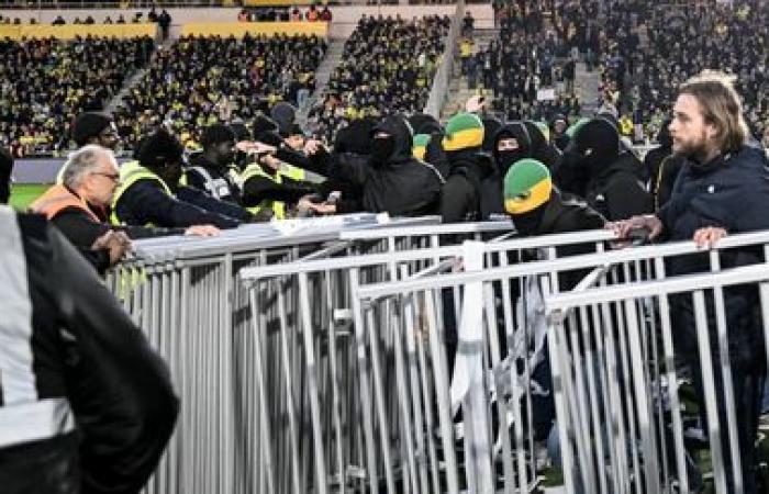 la partita Nantes-Le Havre interrotta per una trentina di minuti per un tentativo di invasione di campo prima di riprendere