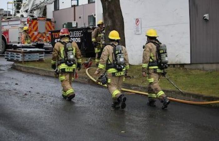 Incendio nella cameretta di un bambino: un padre porta velocemente i figli fuori di casa ed evita una tragedia