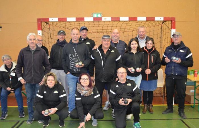 questo club di bocce è dotato di palline in PVC per giocare all’interno