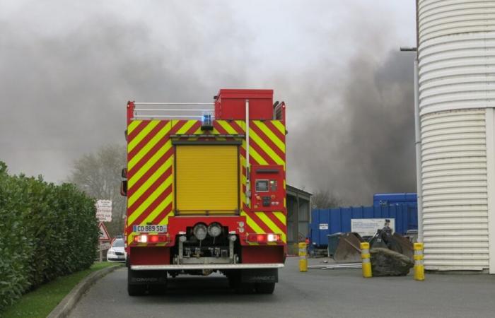 prende fuoco un centro di smistamento a Indre