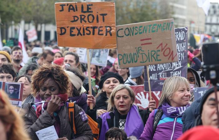 Manifestazione contro la violenza sulle donne: “Il futuro sembra catastrofico per le donne”