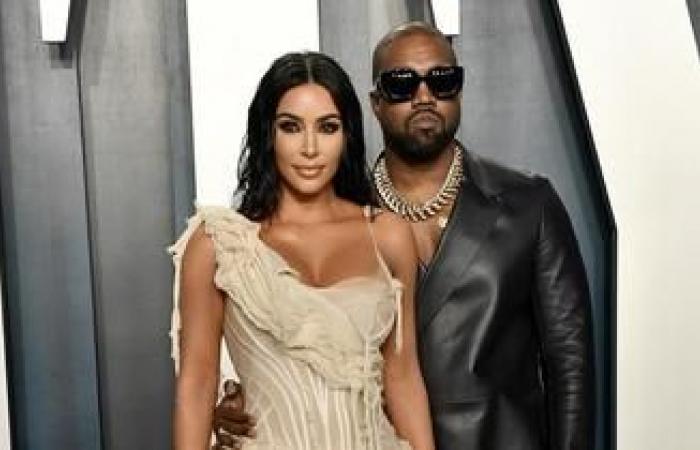 Kanye West denunciato dalla modella che lo accusa di averla strangolata