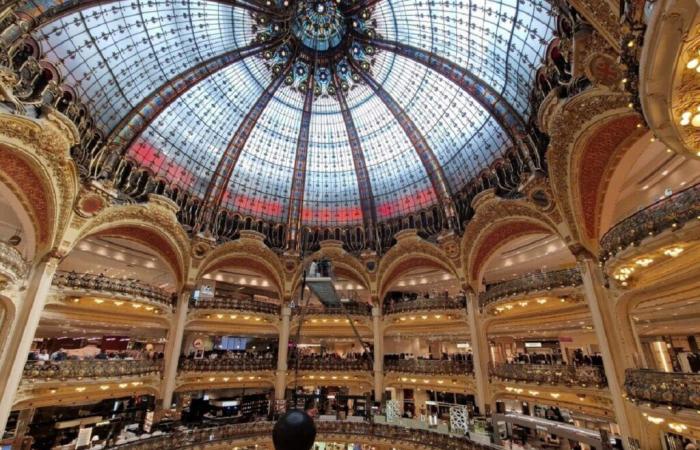 Crisi, futuro… A Parigi, come va il negozio Haussmann alle Galeries Lafayette prima delle vacanze?