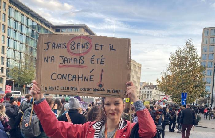 Manifestazione contro la violenza sulle donne: “Il futuro sembra catastrofico per le donne”