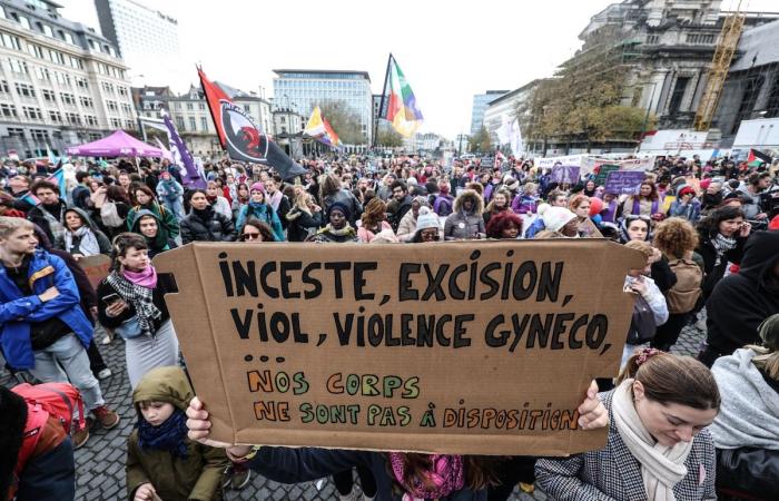 Manifestazione contro la violenza sulle donne: “Il futuro sembra catastrofico per le donne”