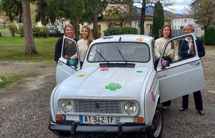 Attraversando il deserto marocchino per due studenti di Foix, questi due futuri insegnanti di scuola partecipano al Trofeo 4L