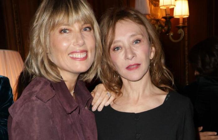 Sylvie Testud sfila con la figlia Esther, la sua sosia, di fronte a Mélanie Page e Nagui