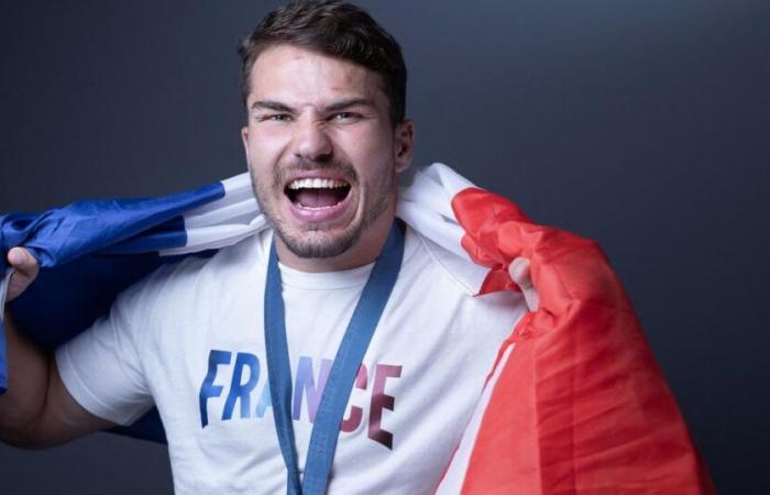 Antoine Dupont incoronato miglior giocatore del mondo dopo il titolo olimpico