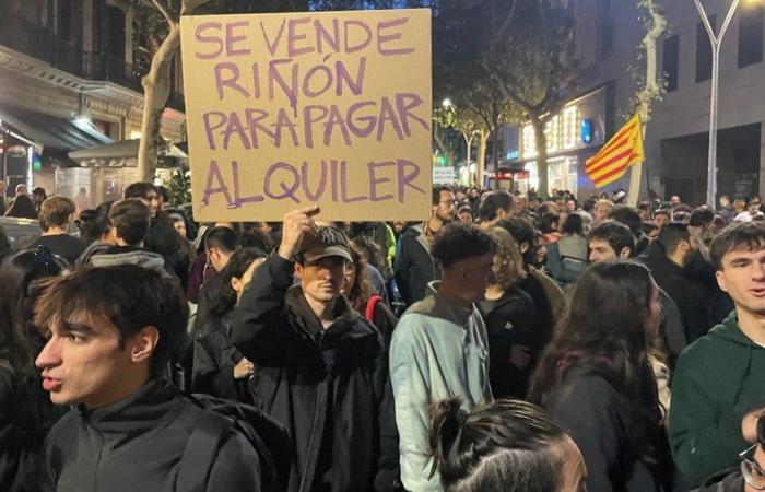 RAPPORTO. “Finirò per lasciare la mia città”: a Barcellona i residenti protestano contro l’edificante impennata dei prezzi degli affitti