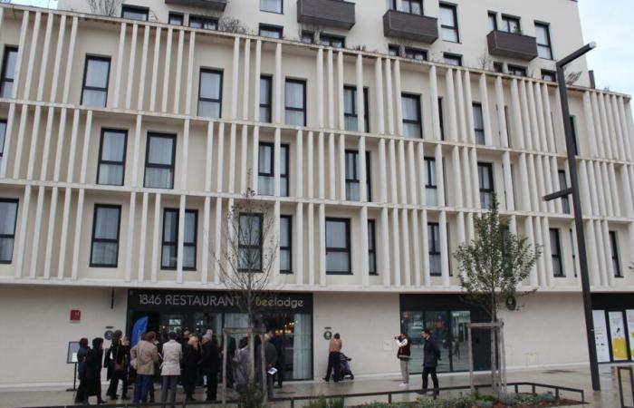 l’edificio di fronte alla stazione prende vita