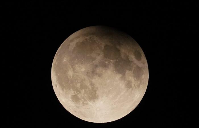 La Terra dirà addio alla sua temporanea “mini luna”