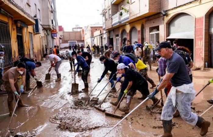 A Valencia, in Spagna, un operaio che lavorava alla ristrutturazione di una scuola dopo le inondazioni muore dopo il crollo del tetto