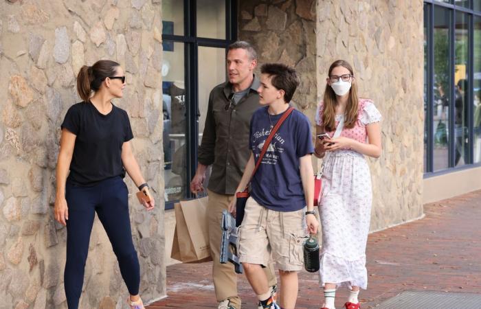 Jennifer Garner vuole allontanarsi dal dramma di Jennifer Lopez e Ben Affleck: la loro dinamica familiare “complicata”.