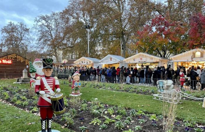 Venti forti a Lione: lunedì il mercatino di Natale resterà chiuso