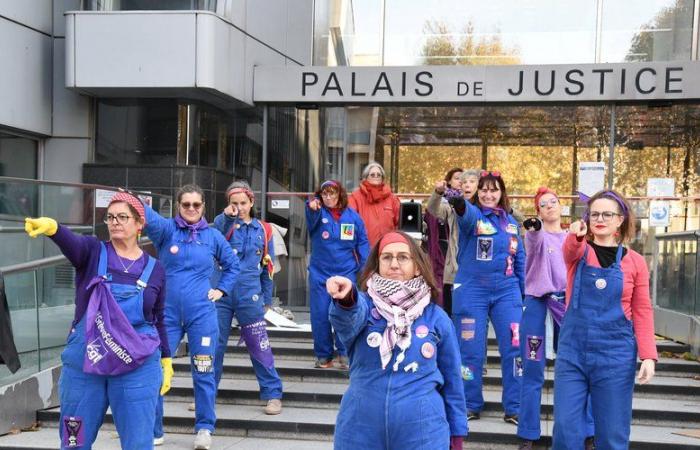 Le femministe celebrano la giornata contro la violenza sulle donne