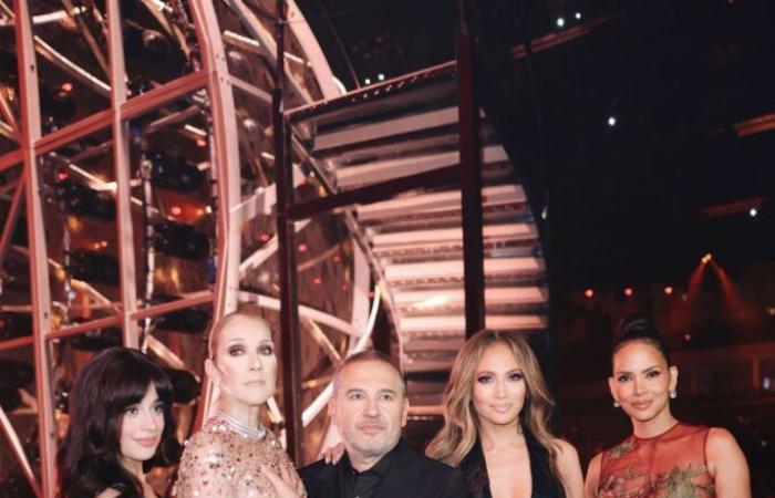 al centro del suo spettacolo mozzafiato in Arabia Saudita con Céline Dion