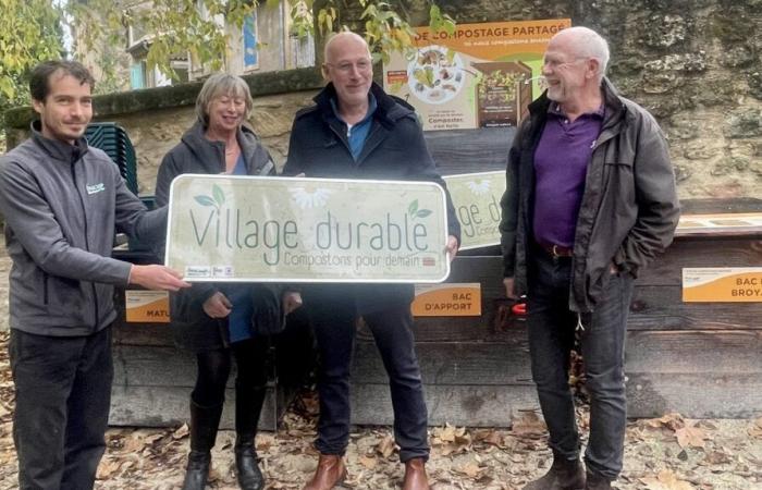 VERS-PONT-DU-GARD Compostaggio collettivo operativo nel centro del villaggio