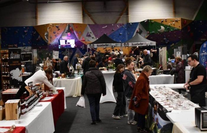 Concorso di torte e pan di zenzero per l'ultimo giorno della fiera gastronomica di Bains-sur-Oust