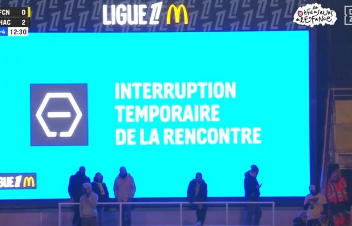 Sbarre di ferro, CRS in campo, partita interrotta… tutto è degenerato a La Beaujoire