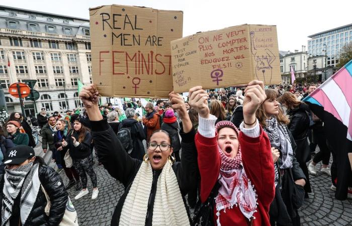 Manifestazione contro la violenza sulle donne: “Il futuro sembra catastrofico per le donne”