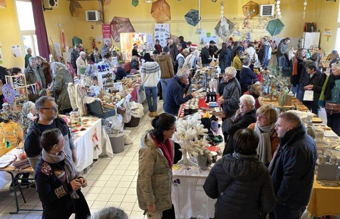 Lendou-en-Quercy. Un mercatino di Natale completo, a Saint-Laurent-Lolmie