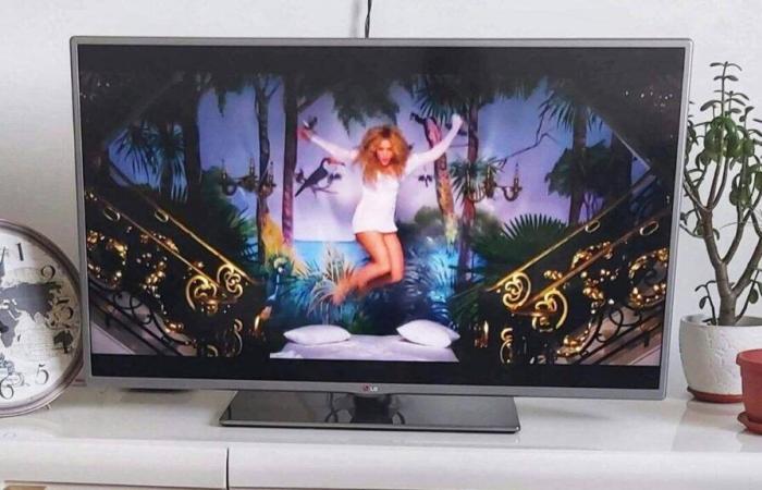 Samsung abbassa di 400 euro il prezzo di uno dei suoi televisori OLED più venduti sul suo sito