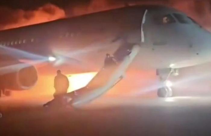 Aereo di linea russo prende fuoco dopo l’atterraggio in Turchia: decine di persone evacuate