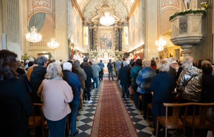 i fedeli della Corsica attendono con entusiasmo la visita del papa