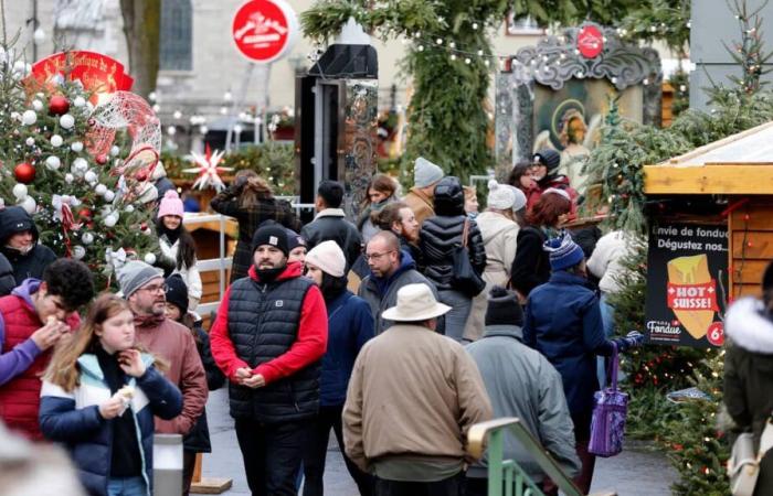 Vecchio Quebec: il Mercatino di Natale è in pieno svolgimento nonostante la pioggia