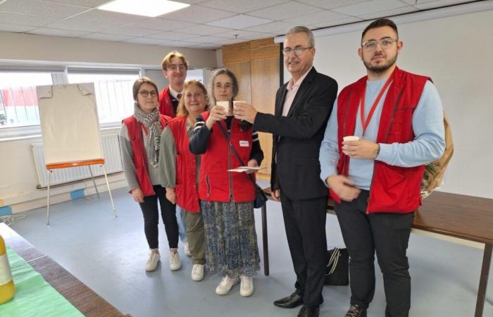 Figura chiave dell’Auchan di Cherbourg-en-Cotentin, Isabelle va in pensione dopo 35 anni