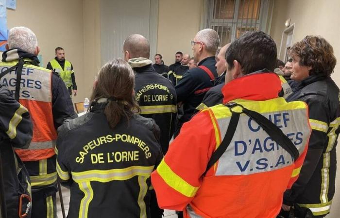 come l'intero villaggio ha aiutato i vigili del fuoco a far fronte all'incendio