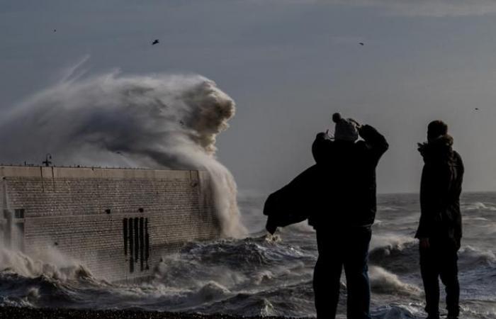 Con forti venti e forti piogge, la tempesta Bert continua a causare danni in Inghilterra e Galles