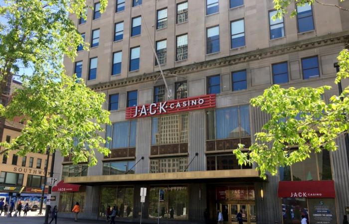 Ex croupier di poker room accusato di aver rubato dal piatto del JACK Cleveland Casino