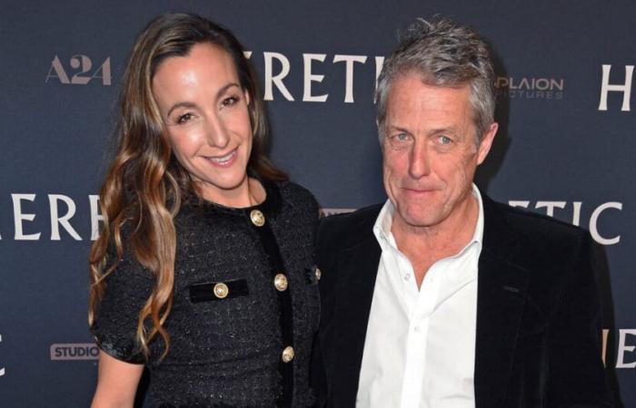 Hugh Grant: rara apparizione con la moglie di 23 anni più giovane, madre influente di 3 dei suoi 5 figli