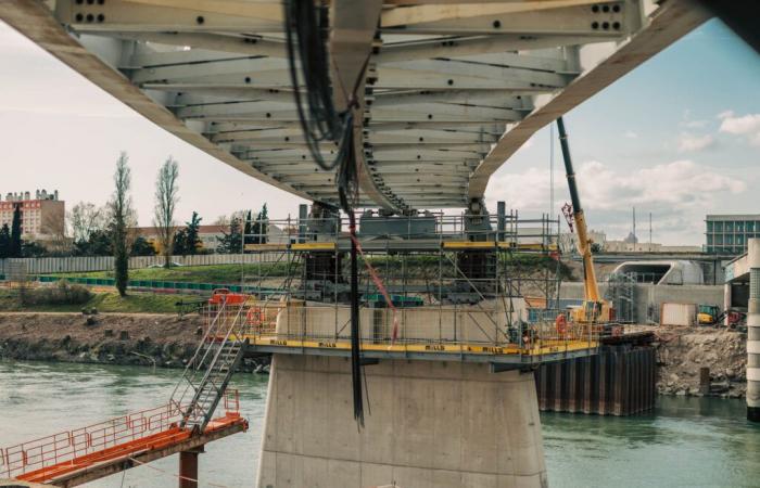 Prende forma il ponte sul canale