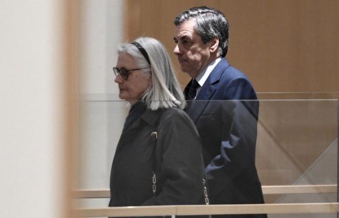 Caso François Fillon: lavoro fittizio, abuso dei beni aziendali… quanto dovranno rimborsare l'ex primo ministro e sua moglie?