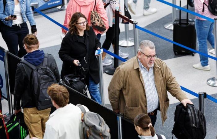 Scioperi, pioggia e neve rappresentano una sfida durante la settimana record di viaggi del Ringraziamento