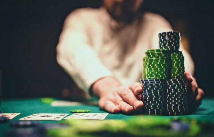 Il croupier del casinò dell'Ohio accusato di aver rubato il piatto almeno 14 volte dice di essere innocente nonostante sia stato ripreso in video