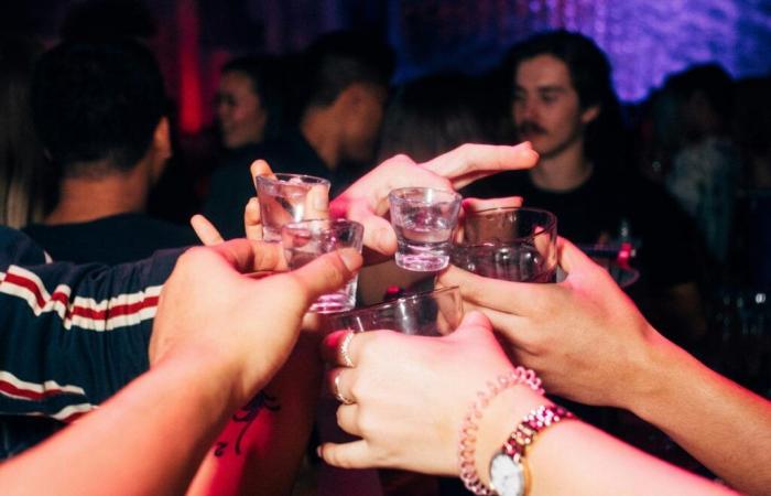 Avvelenamento da vodka adulterata: sei giovani turisti muoiono dopo aver bevuto shot gratis