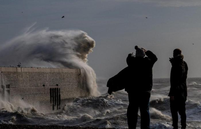 Con forti venti e forti piogge, la tempesta Bert continua a causare danni in Inghilterra e Galles