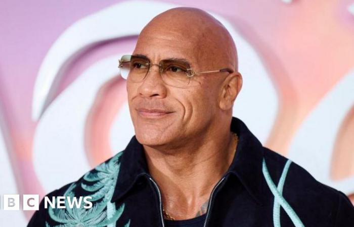 The Rock dice che le persone dovrebbero sentirsi libere di cantare al cinema