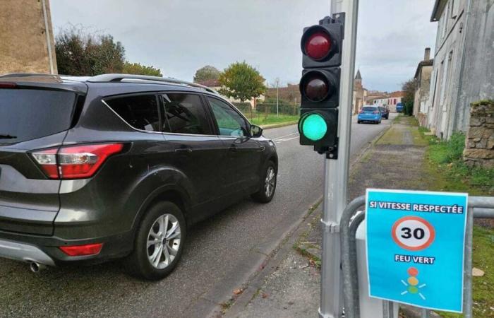 In questo piccolo villaggio della Gironda, queste luci insolite sorprendono gli automobilisti