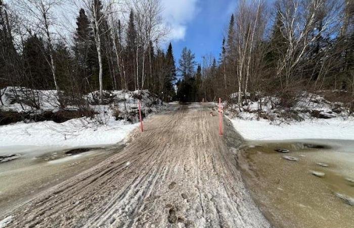 Migliaia di chilometri di piste per motoslitte in sospeso