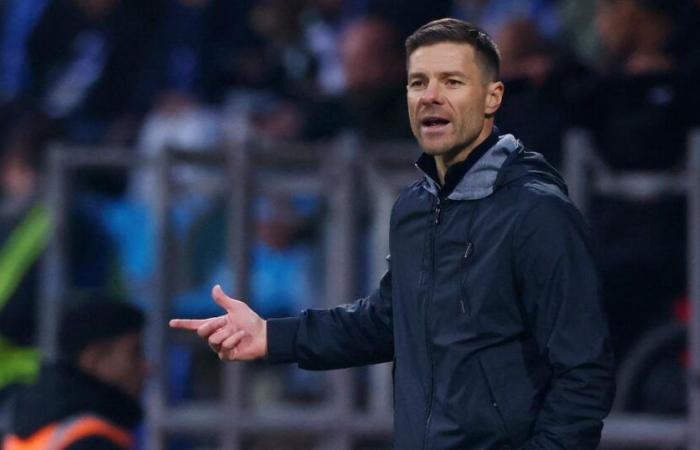 Xabi Alonso ride in conferenza stampa sui numerosi infortuni che hanno colpito il Bayer Leverkusen